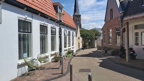 Romantisch huisje in centrum Zandvoort 50m van zee
