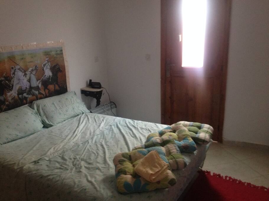 CHAMBRE A COUCHER AEREE ET BIEN ENSELELLEE