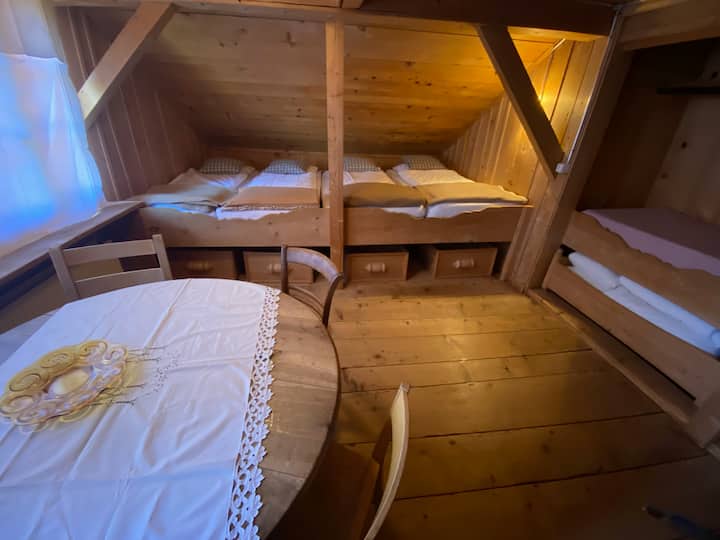 Naša útulná rodinná izba pre 4 osoby (ďalšie 1 až 2 batoľatá sú možné, pozrite si detské postieľky vpravo)