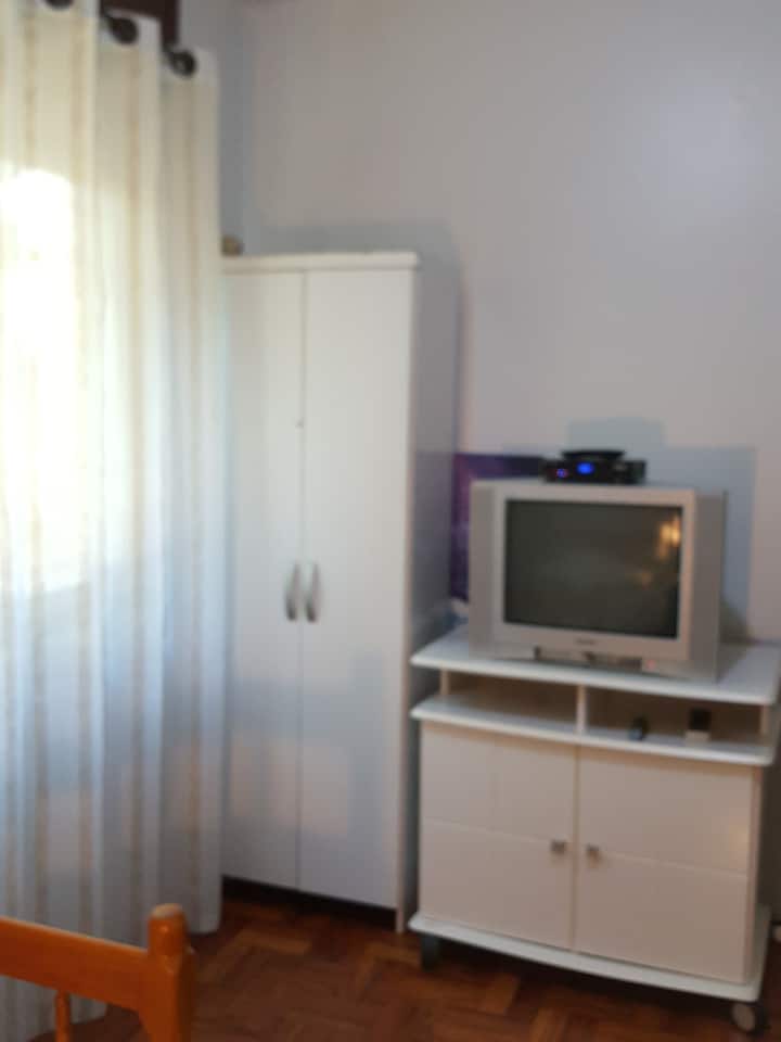 КАБЕЛНА ТЕЛЕВИЗИЯ В ОСНОВНАТА СПАЛНЯ СЪЩО