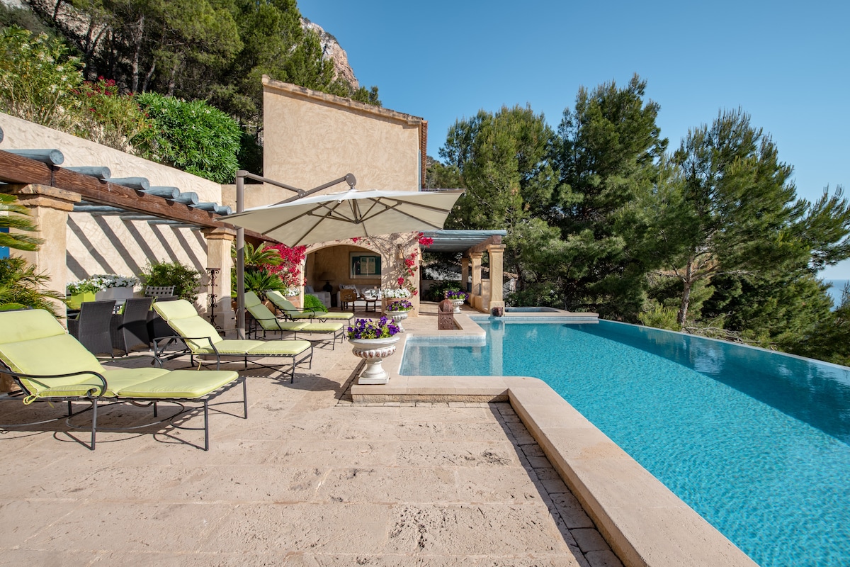 Fabulous views at Cala Llamp with Guest house 5