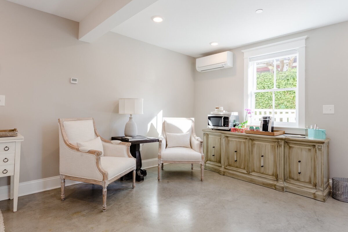 Top Airbnb: Mendez On Main #3 King Studio/10min walk downtown in Napa