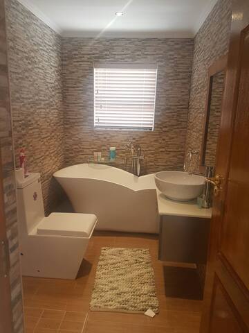 dolphin Ridge seaside holiday apartment gallery image 4