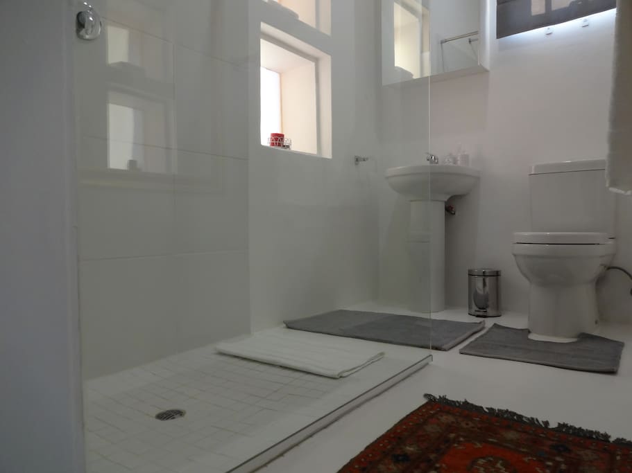 En-suite private bathroom