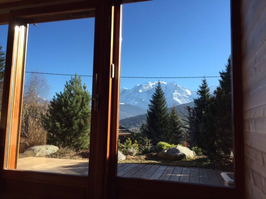 Vue sur la terrasse qui donne sur le Mont Blanc
