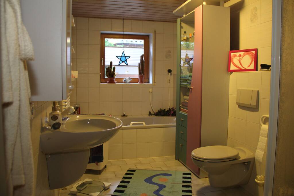 Badezimmer mit Dusche