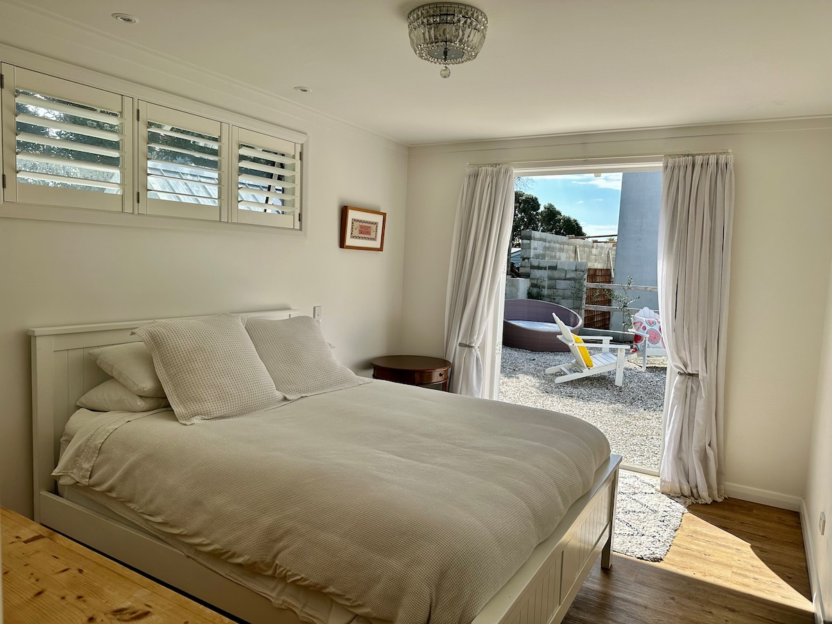 主卧室配有超级舒适的双人床。 