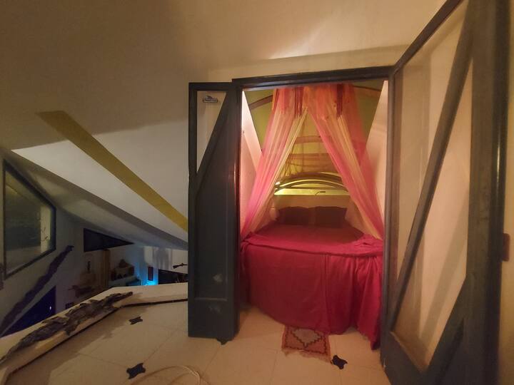 The Red Room for Artists/-p
September 2023