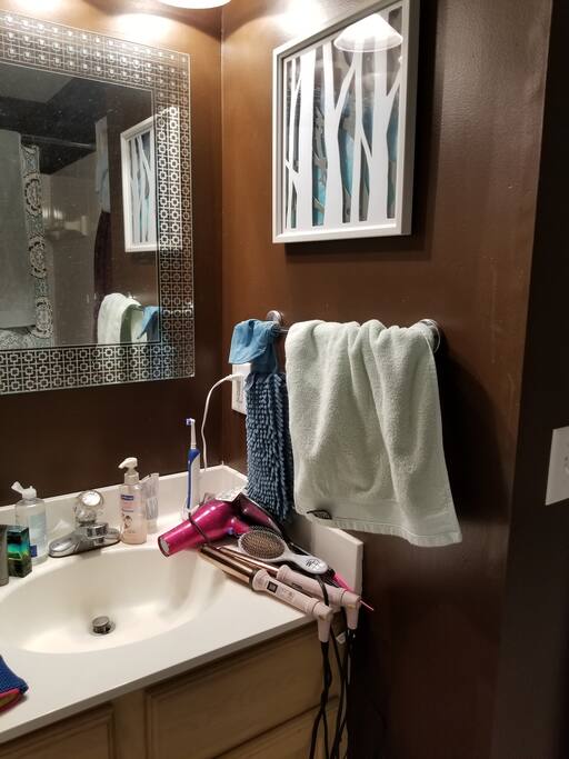 Upstairs Bathroom (1 of 2)