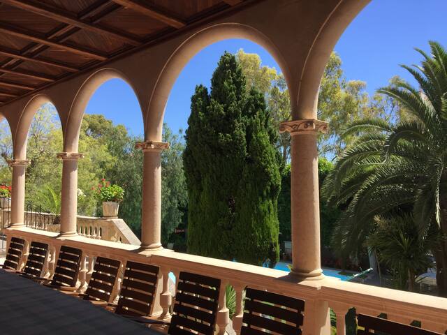 Villa en la ciudad de Palma con jardin y piscina gallery image 5