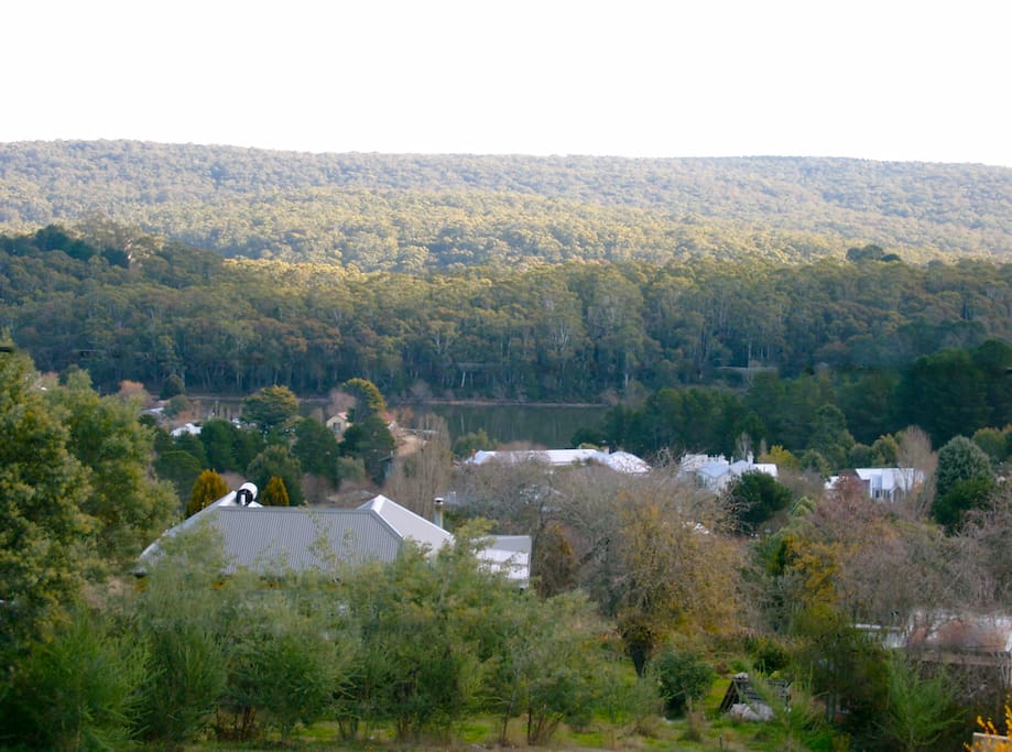 Looking west to Wombat State Forest and Lake Daylesford (Argie Cottage property in the foreground)