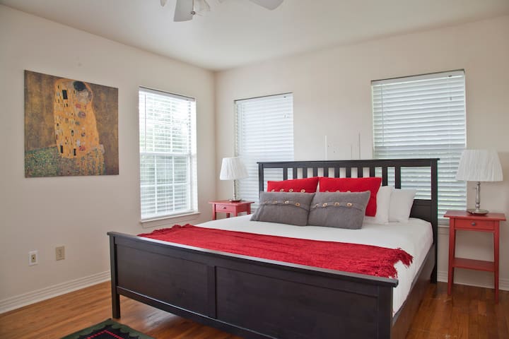 Hip Hilltop Home in Downtown Austin!