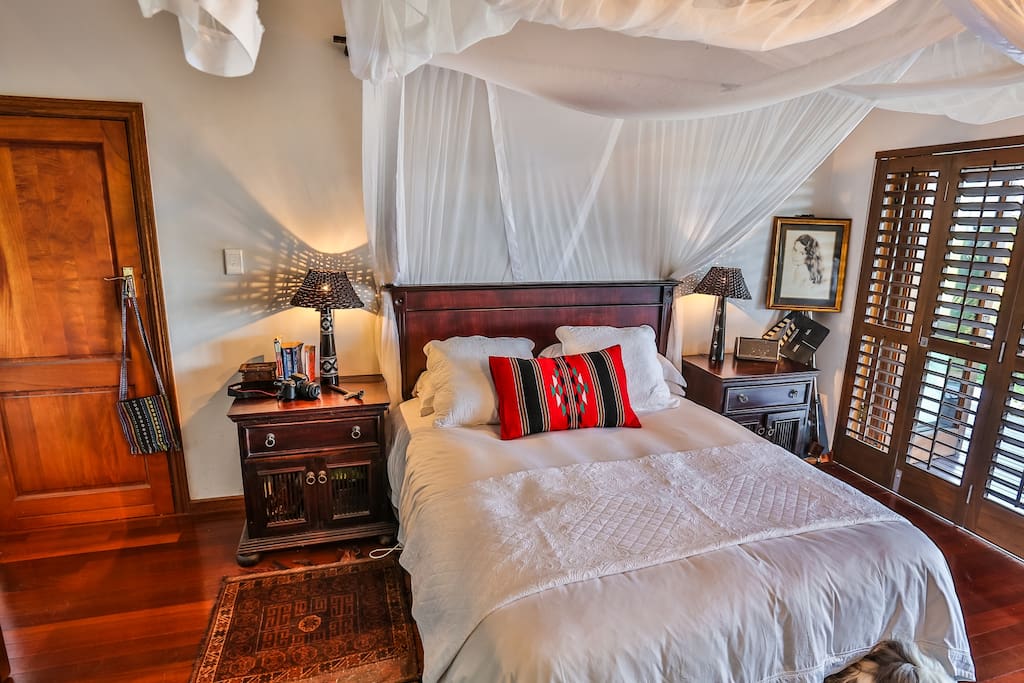 Tusker Room - Queen bed