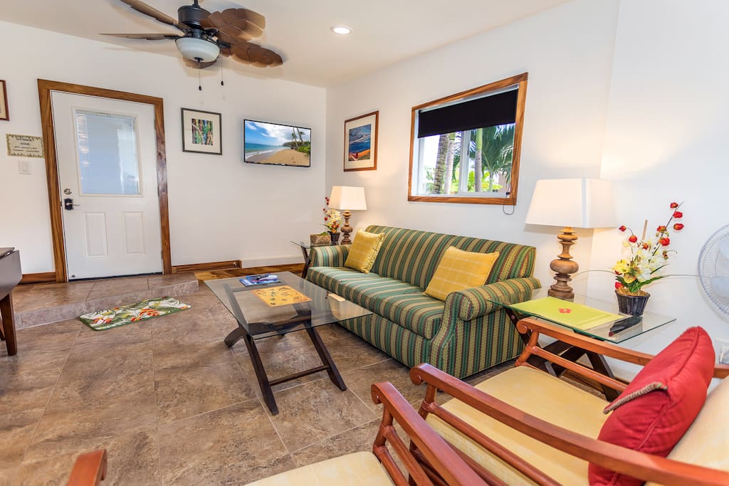 Cozy clean cottage with lots of seating and large screen TV