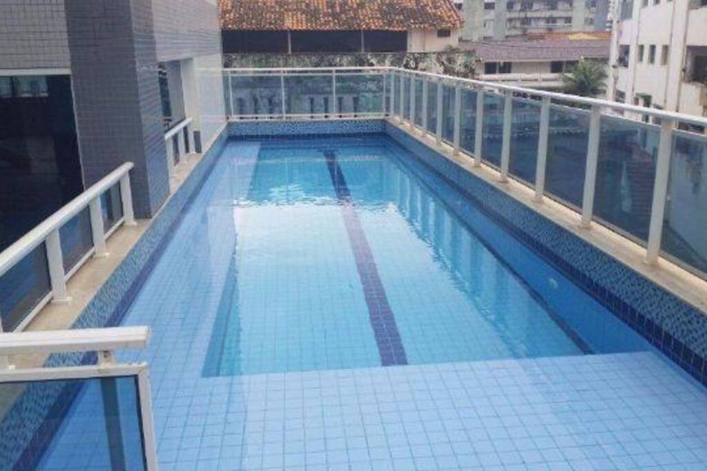 Piscina no Playground. Área comum do condomínio.