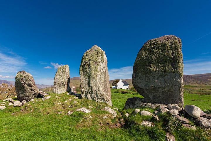 Galláin/ Standing Stones.