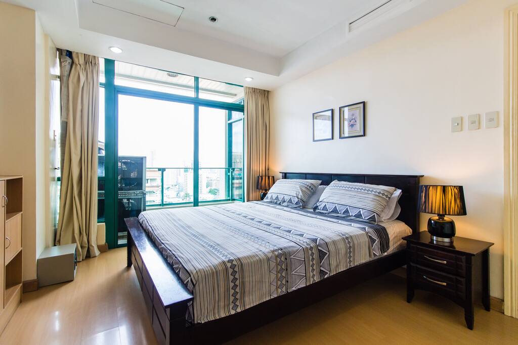 Bedroom With King Size Bed