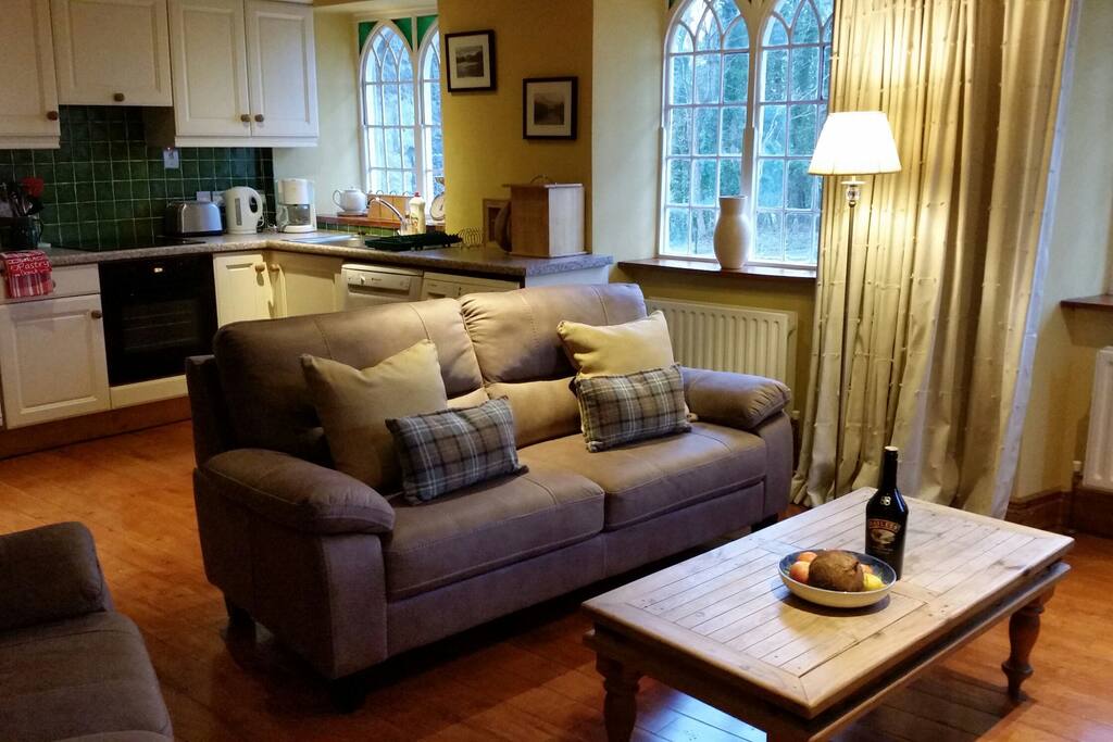 Lounge/ kitchen