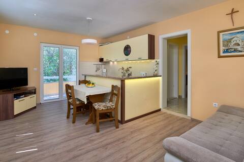 Successful Airbnb property: Sea view apartment SUNCE in Grad Hvar