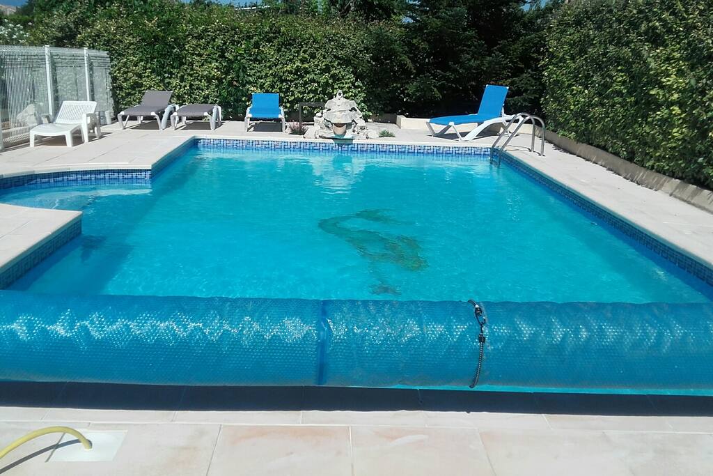Le coin détente même avant l'ouverture de la piscine