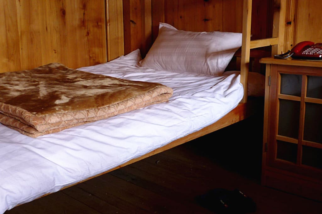 Grassland Landscape; Single Bed; Economical Style; Local Breakfast