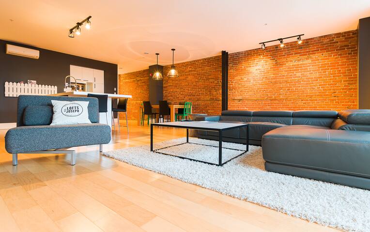 103 – Lofts St-Joseph – Par Les Lofts Vieux-QC gallery image 3