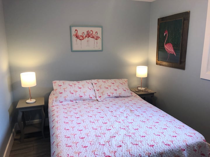 "Flamingo" bedroom