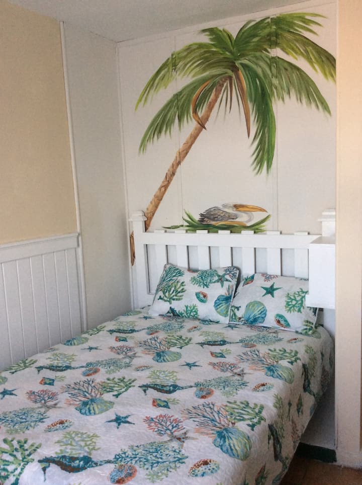 较大卧室配备标准双人床