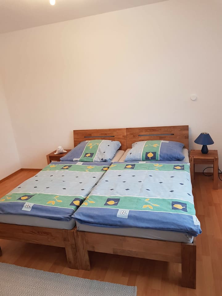 Chumba cha pili cha kulala, kama vitanda vya mtu mmoja au kama kitanda cha watu wawili