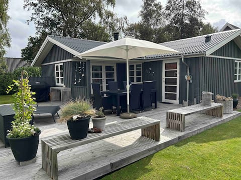 Cozy cottage by Sunds Sø