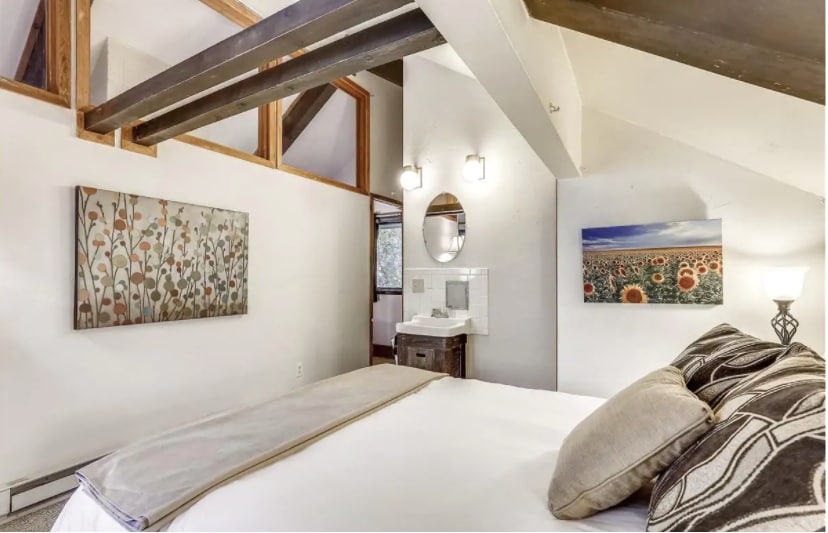 Upstairs bedroom with queen bed