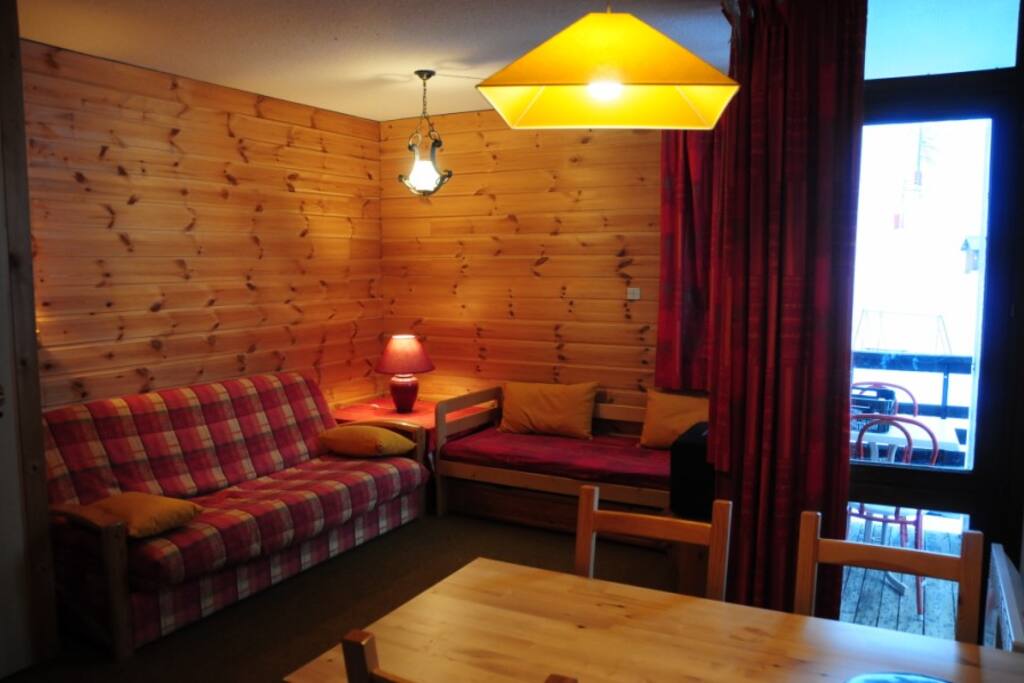 pièce principale ambiance chalet