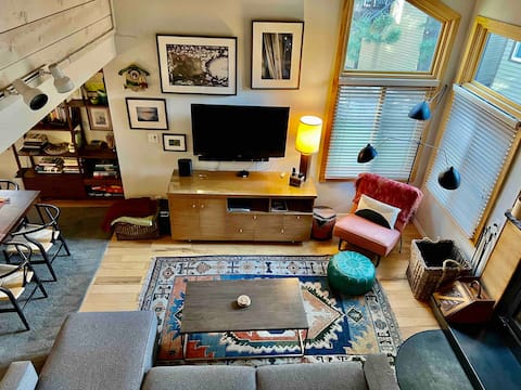 Top performing Airbnb: beautiful modern mountain get-away in Mammoth Lakes / Mono County