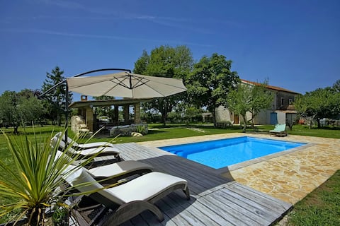 Successful Airbnb property: Casa Buscina, Villa with a private pool in Materada