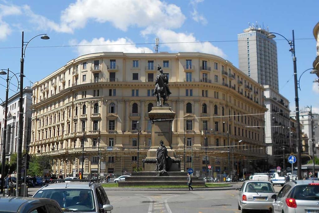 Piazza Bovio vista dal Corso Umberto I