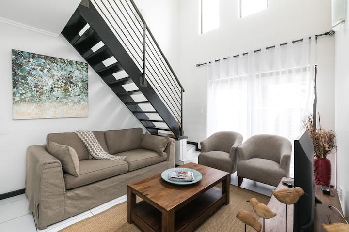 Upmarket Sunninghill Apartment 52