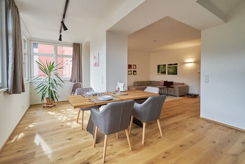 Successful Airbnb property: Beautifully renovated old building apartment in a central quiet location in Innsbruck