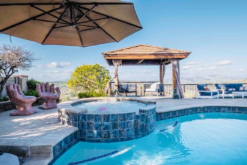 A Walk in the Clouds: Stunning Views & Game Room!