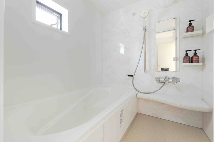 晴空塔电车站6 5 0米，步行8分钟，最近的电車站步行4分，成田，羽田機場直達 gallery image 5