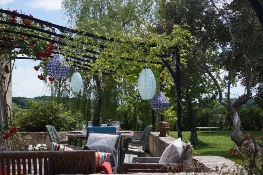 Terrasse en mai, exposée au sud