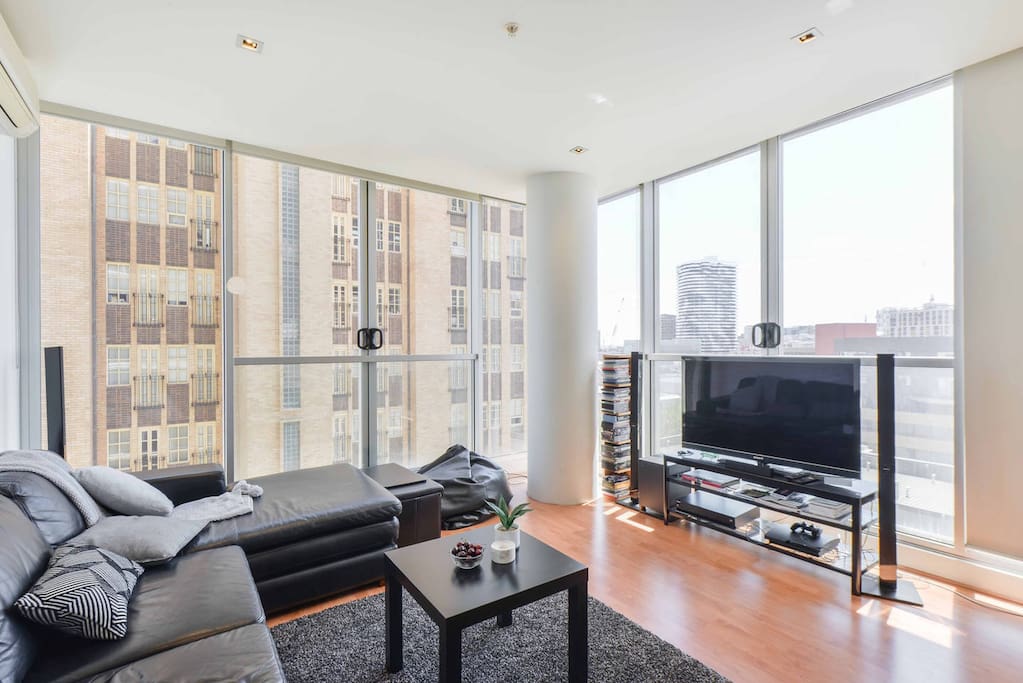Amazing corner apartment views!