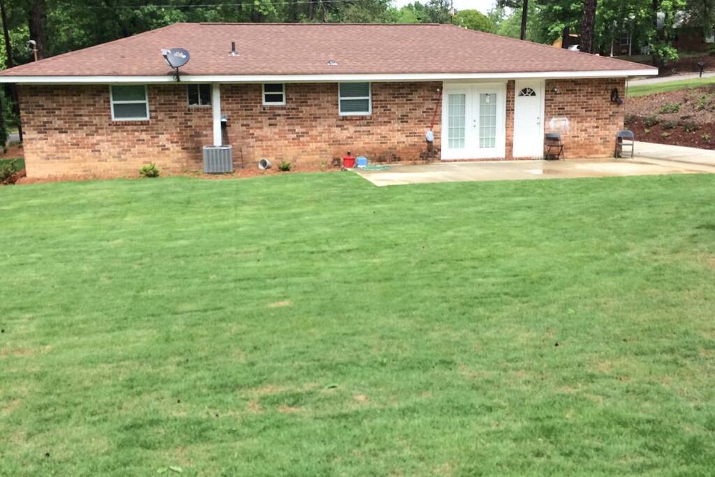 Spacious Back Yard