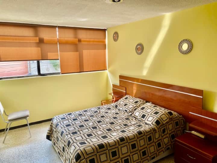 Slaapkamer 1 met kast