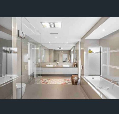 Luxury family oasis gallery image 5