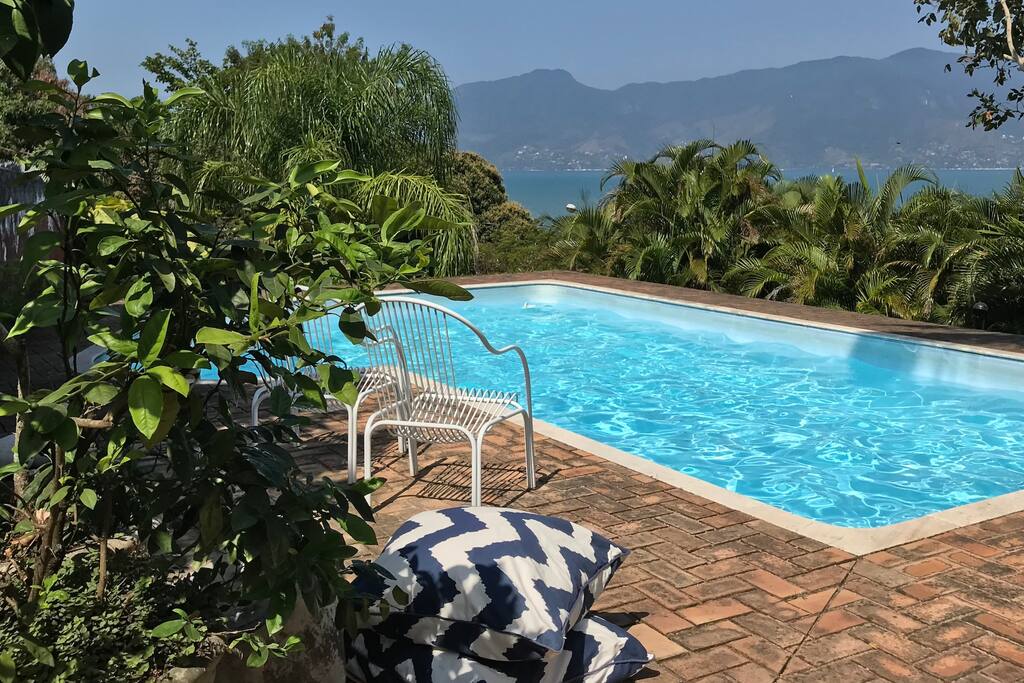 Piscina com hidromassagem