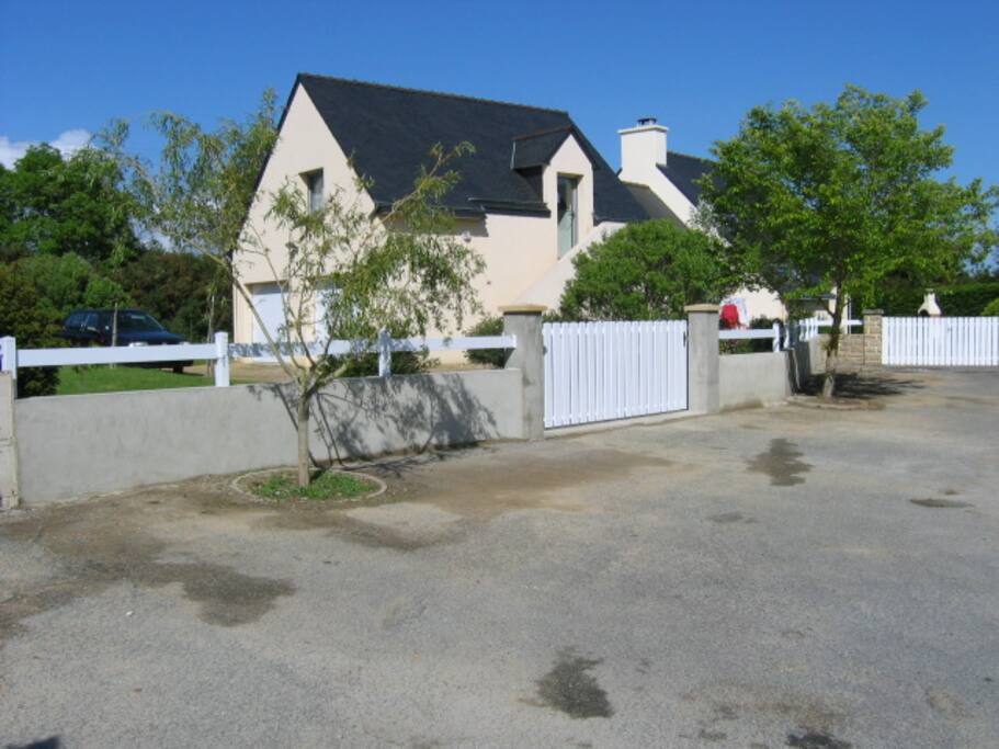 Entrée indépendante avec place parking privée