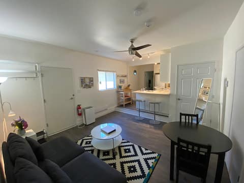 Top Airbnb: Beautiful & Spacious Garden Entrance Suite in Saanich
