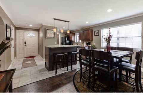 Remodeled  WALK-IN Condo /Close to 76 Strip