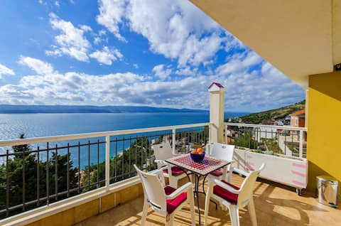Popular Airbnb listing: Great view apartment A1 Mimice in Mimice
