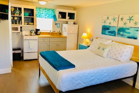 Studio, 300 yards to Glendon Beach; Starfish #4